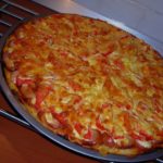 Пицца с колбасой, сыром и помидорами рецепт приготовления в домашних условиях